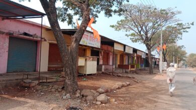 Photo of डॉ. आंबेडकर यांच्या पुतळ्याती विटंबना केल्याच्या निषेधार्थ सास्तूर गाव बंद