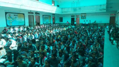Photo of शिक्षक बनून विद्यार्थ्यांनी दिले शालेय धडे