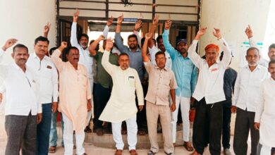 Photo of लोकसभा निवडणूक मतपत्रिकेवर घ्या; तहसील कार्यालयासमोर घोषणाबाजी