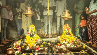 Photo of महाशिवरात्रीनिमित्त महादेव मंदिरात भाविकांची गर्दी