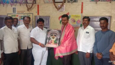 Photo of मुळजच्या नूतन सरपंच, उपसरपंच यांचा सातलिंग स्वामी यांनी केला सत्कार