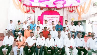 Photo of ४१ वर्षानंतर माजी विद्यार्थी आले एकत्रीत